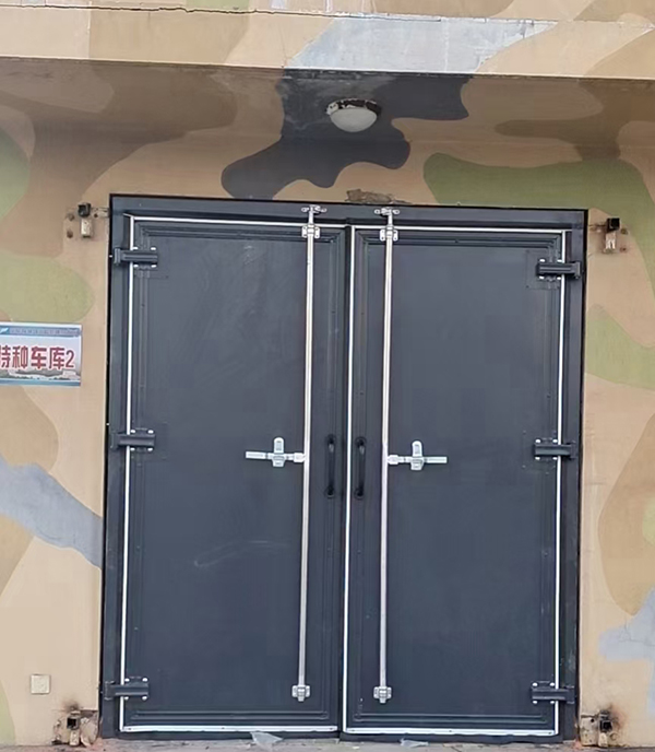 轮台工业平开门