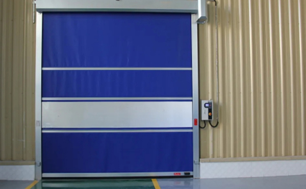 选择轮台快速轮台卷帘门时的注意事项