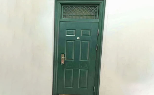 轮台学校教室门