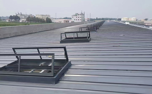 某中学室内体育馆轮台排烟窗改造项目