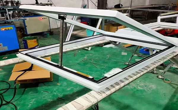 某地下车库出入口轮台排烟窗配置工程