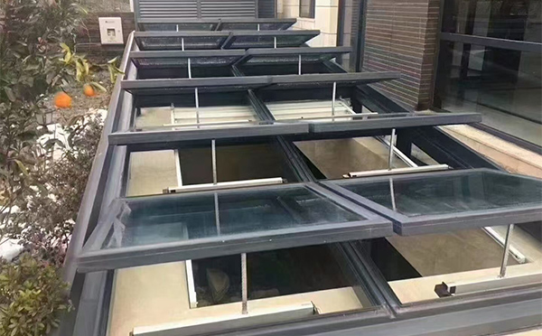 某轨道交通车辆维修车间轮台排烟窗应用