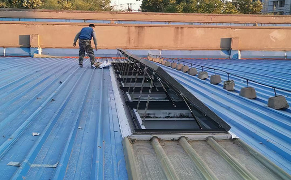 某区域性物流仓储中心轮台排烟窗系统安装项目