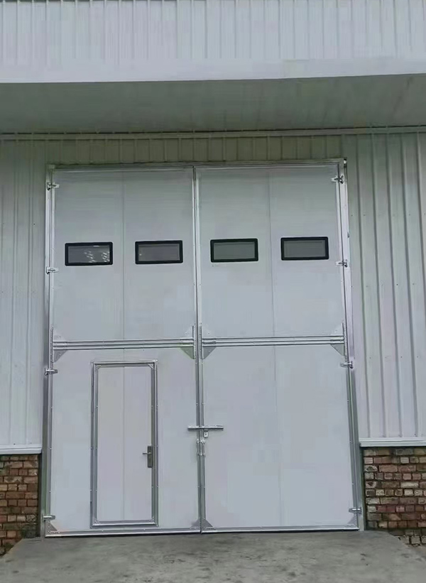 轮台工业门在设备装配车间出入口的实施记录