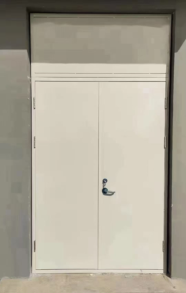 展览馆项目完成大跨度轮台防火门安装 展览馆项目完成大跨度轮台防火门安装